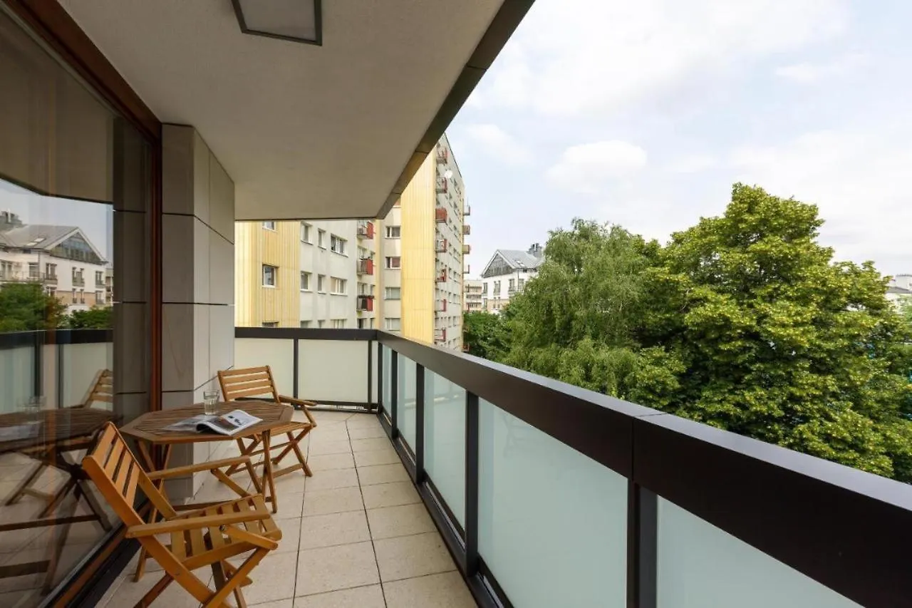Modern Apartment With Pool Near Golden Terraces Warszawa