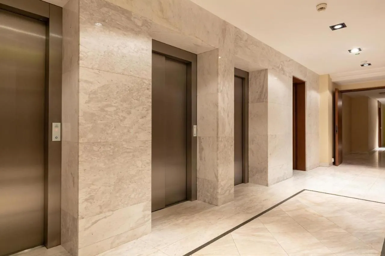 Modern Apartment With Pool Near Golden Terraces Warszawa