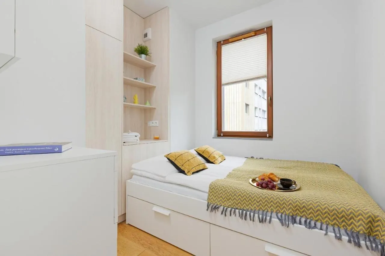 Modern Apartment With Pool Near Golden Terraces Warszawa