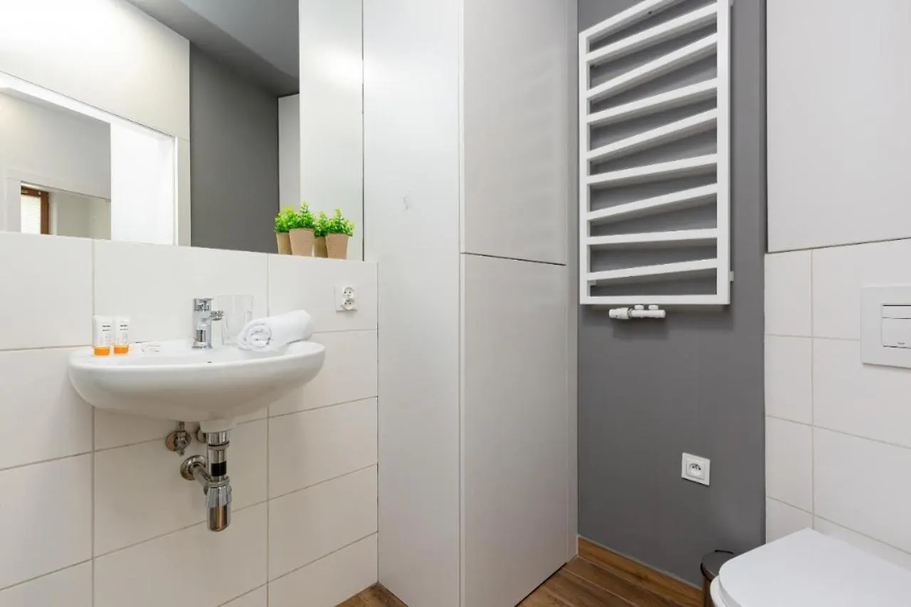 Modern Apartment With Pool Near Golden Terraces Warszawa 0*,